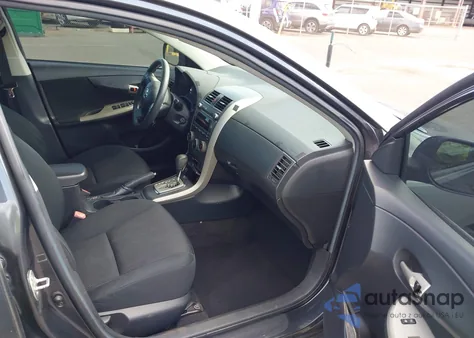 2011 Toyota Corolla z USA, uszkodzony, nr VIN 2T1BU4EE0BC558819